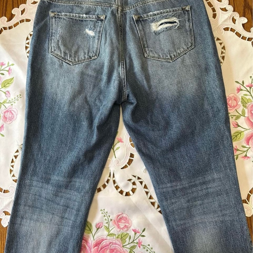 Buckle Blue Boyfriend Jeans with Relaxed Fit